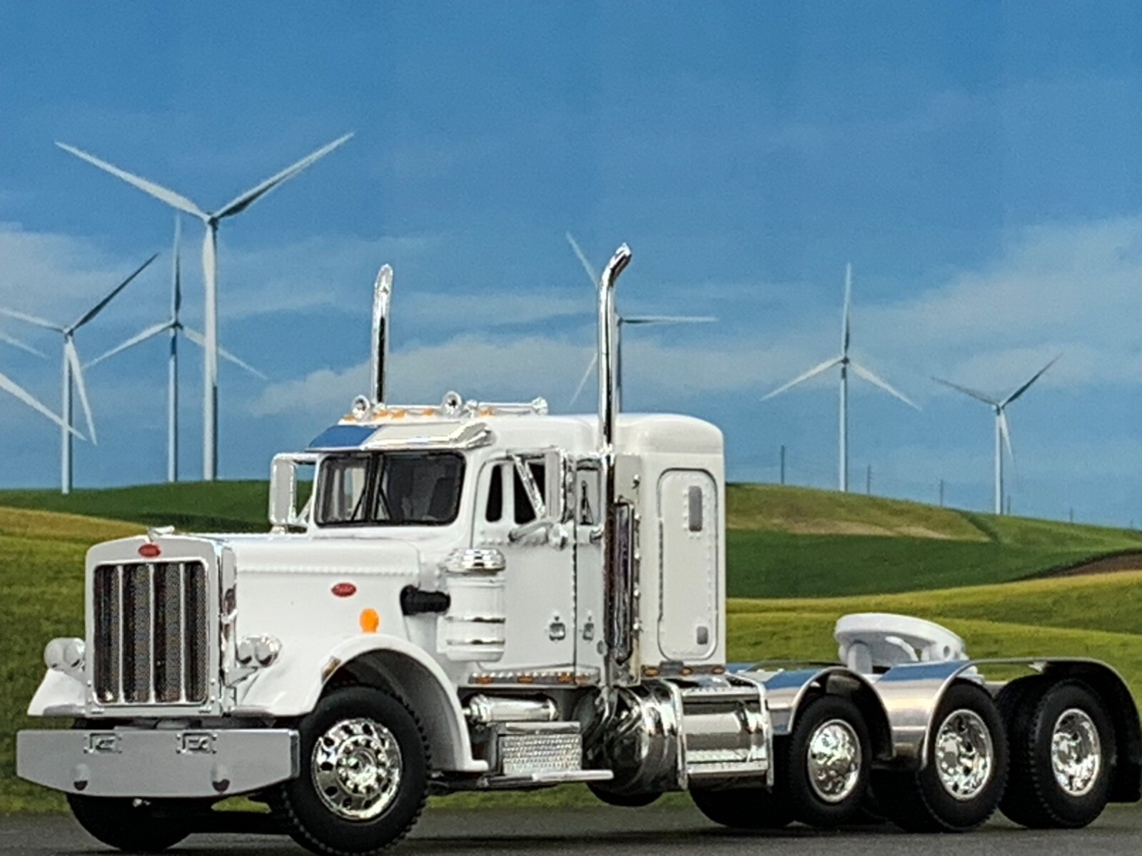 1/64 DCP WHITE PETERBILT 359 TRI AXLE W/ 36