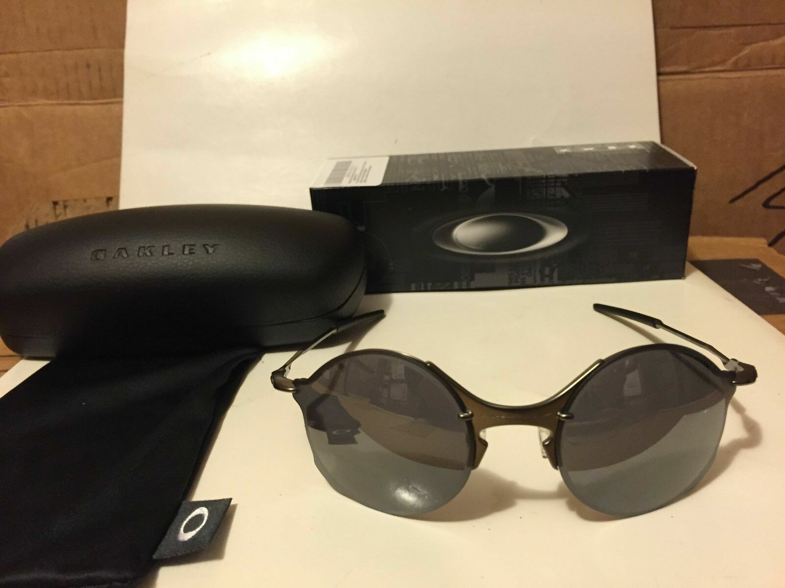 Pre-owned Oakley - Tailend - Sunglasses, Titanium W/ Black Iridium, Oo4088-01