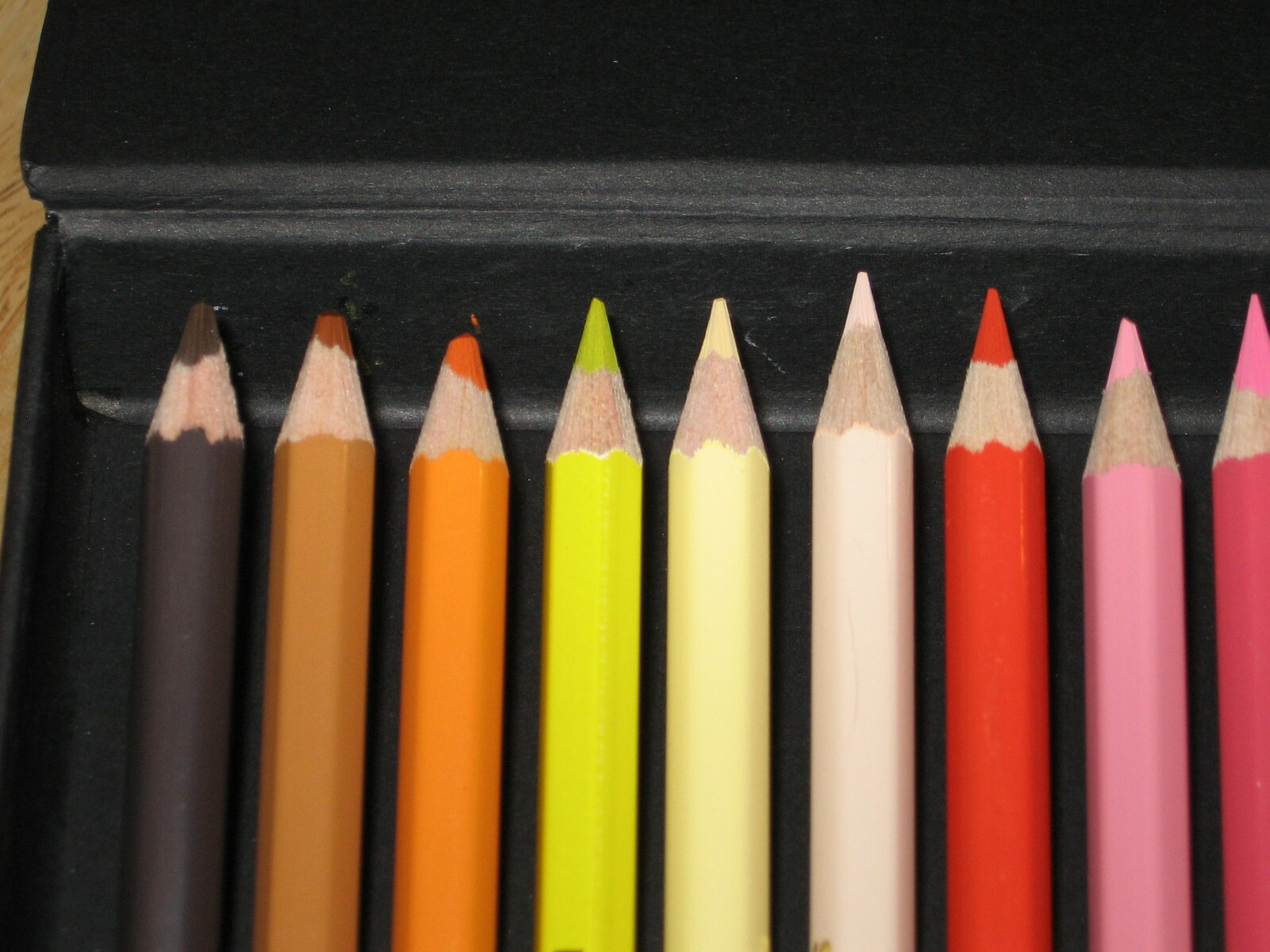 GUC:  Chameleon Colored Pencils In Storage Display Case (only 4 used)