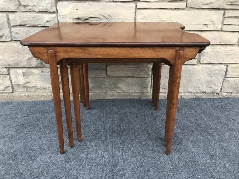 Set of 3 Mid Century Modern Conant Ball Russell Wright Nesting Tables