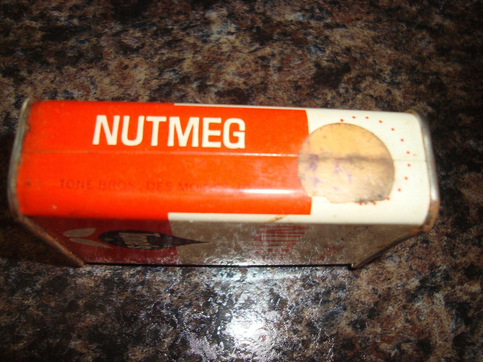 TONE'S PURE GROUND NUTMEG 1 1/2 OZ. TIN