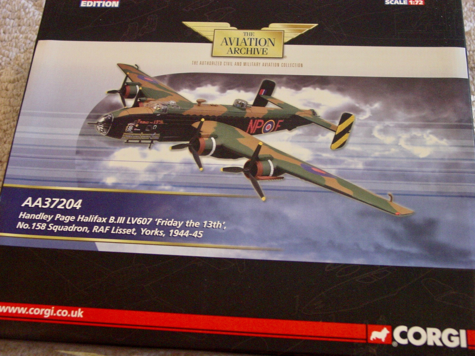 Corgi Aviation AA37204 Handley Page Halifax Corgi Aviation AA37204 Handley Page Halifax
