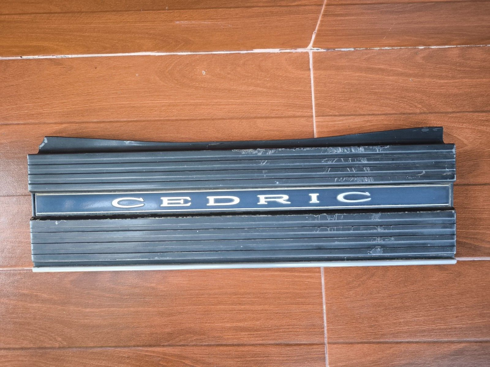 Datsun NISSAN CEDRIC Y30 1984-1987 Rear Center Garnish Datsun NISSAN CEDRIC Y30 1984-1987 Rear Center Garnish