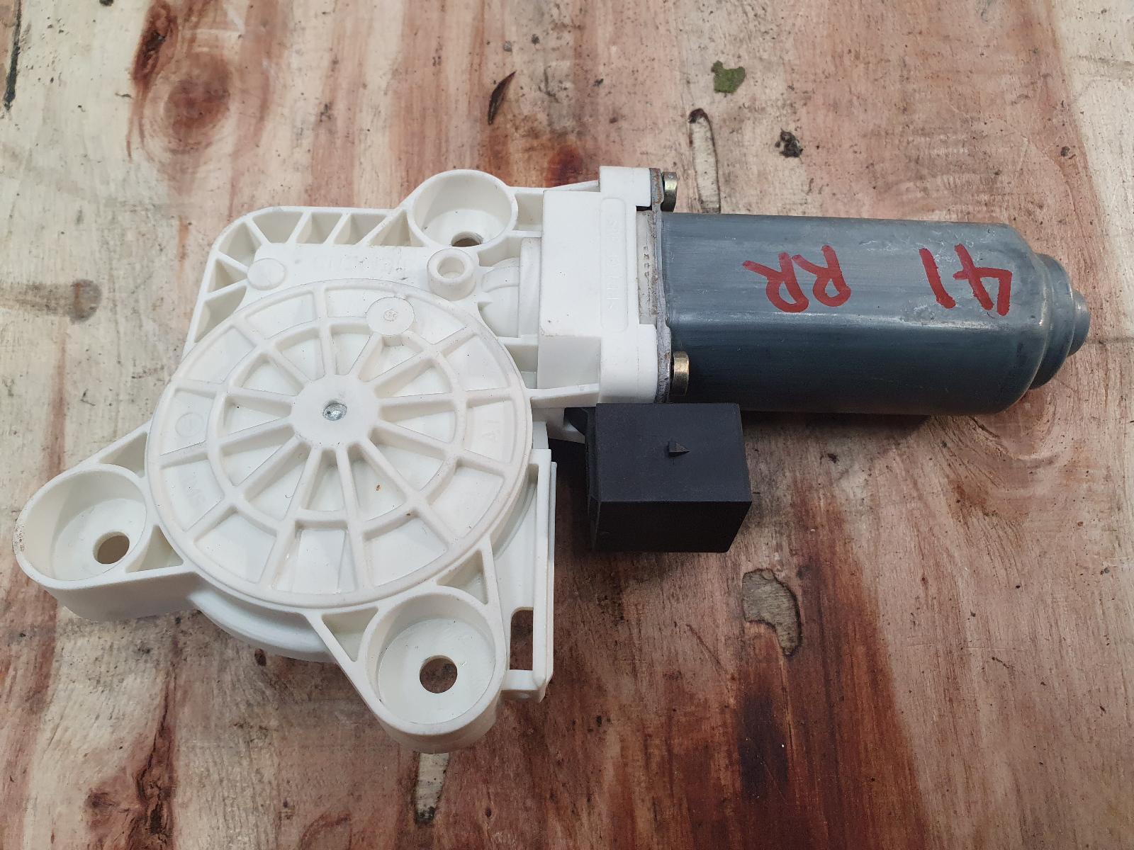 2003 E Class MERCEDES W211/S211 RIGHT REAR WINDOW MOTOR POWER 08/02-12/09 image 3