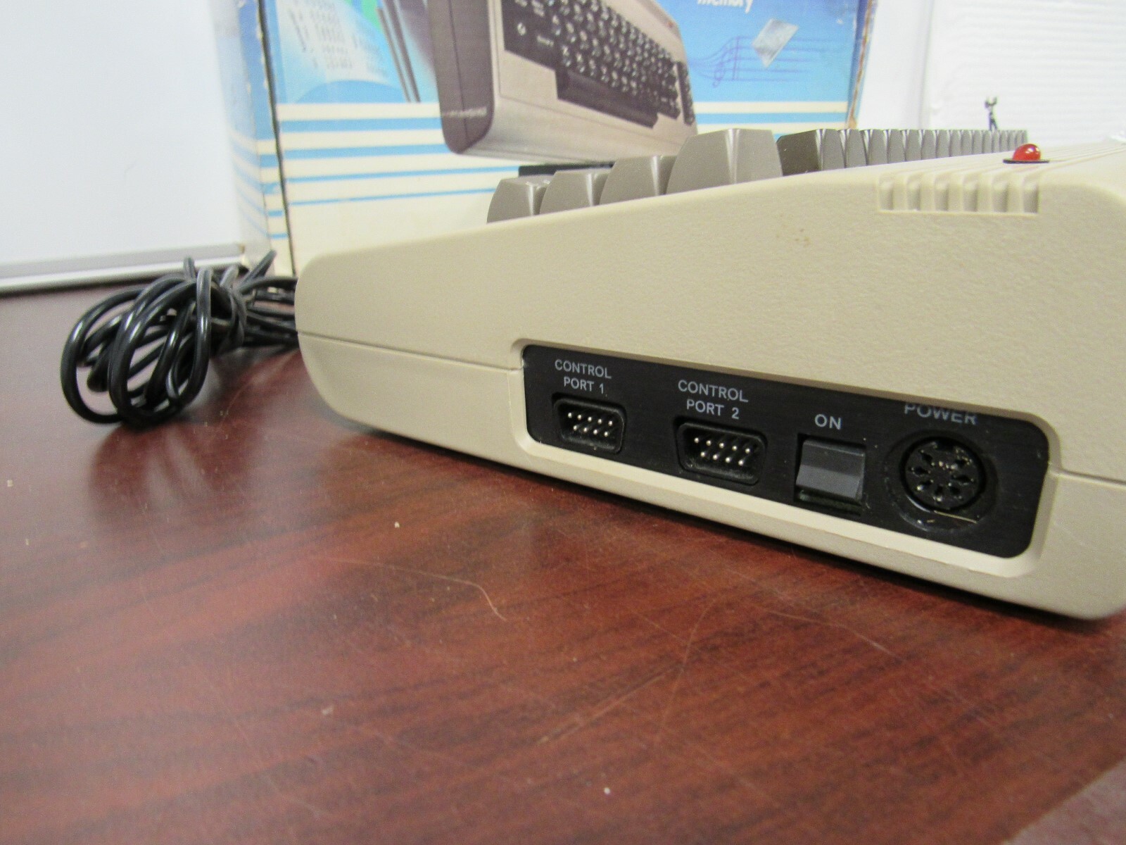 COMMODORE 64 PERSONAL COMPUTER with Power Pack (c64)  [42c]