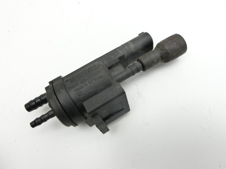 Mercedes W212 E200 09-13 2143 100KW Membranpumpe Ventil Druckventil Mercedes W212 E200 09-13 03.11.2010 A0025401497... Vorschau 2
