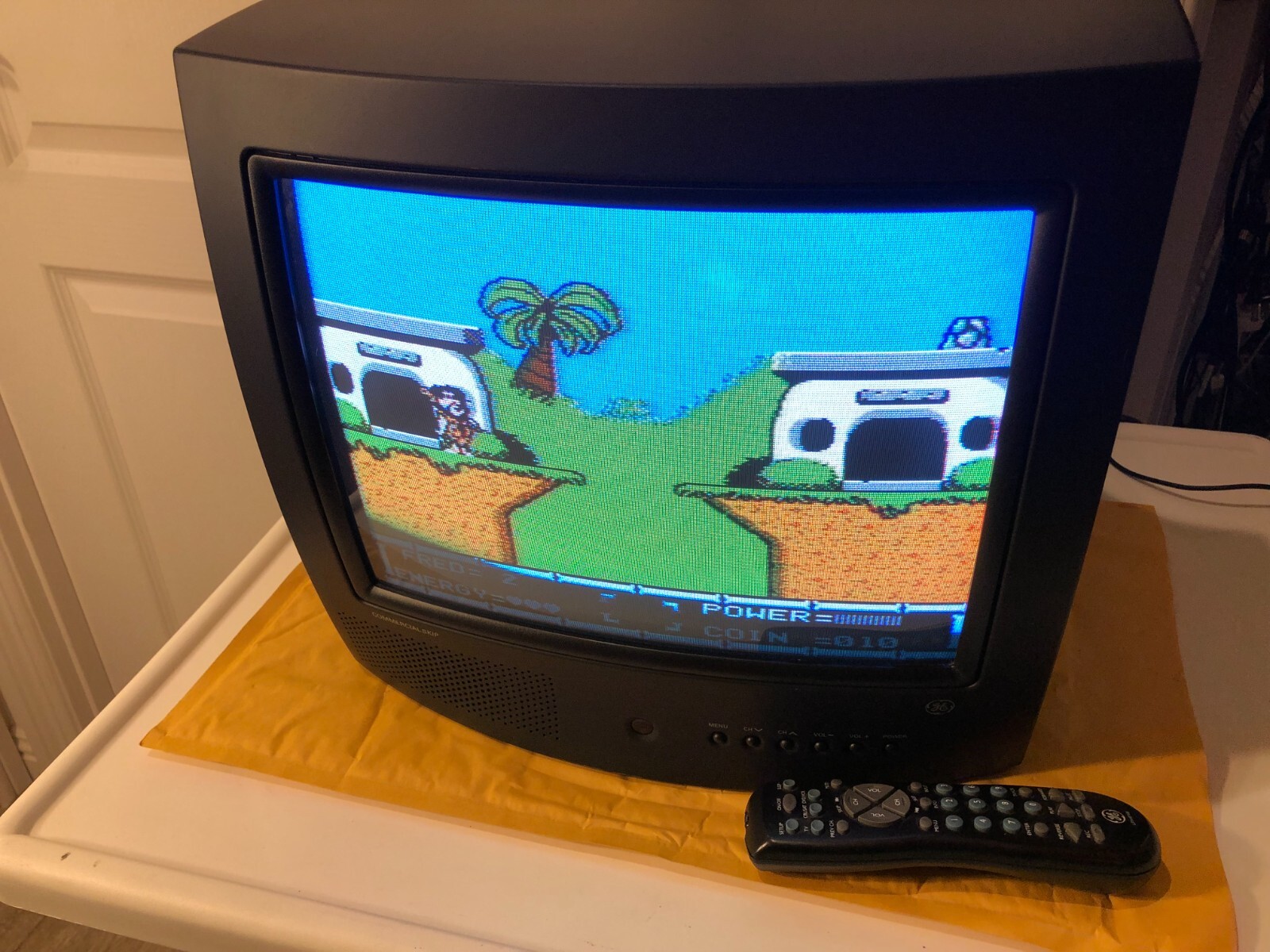 Vintage Retro Gaming TV General Electric GE 13" CRT Television 1998