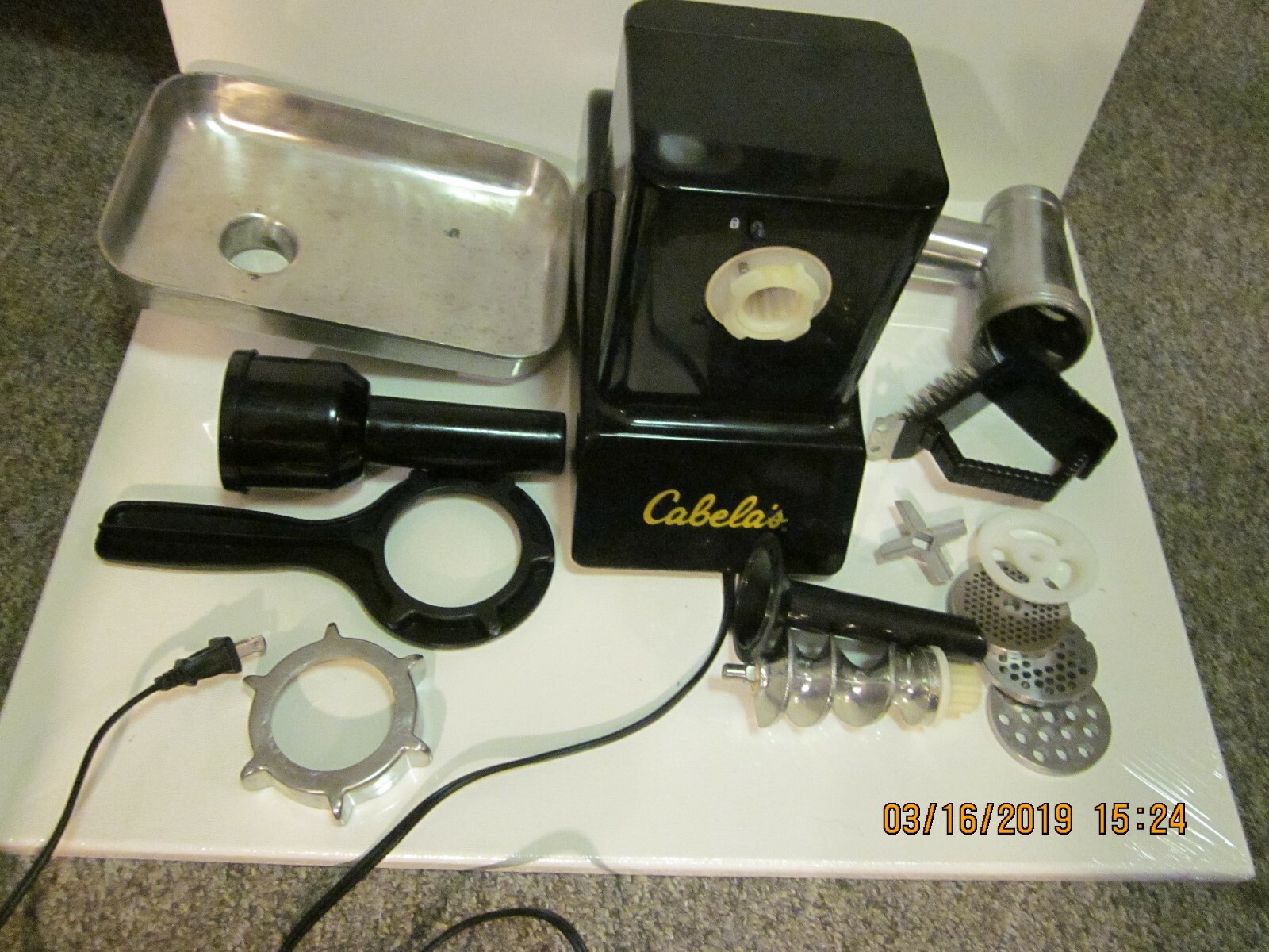 Cabellas Meat Grinder! Model NO:33-0101-C 400 watts, Used Great condition works!