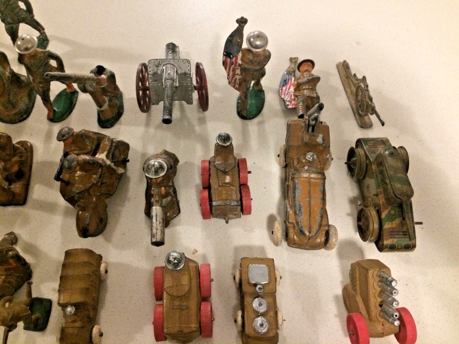 Vintage BARCLAY 32 pics  Manoil Lead Toy Soldier Old Barclay Slush Military Army