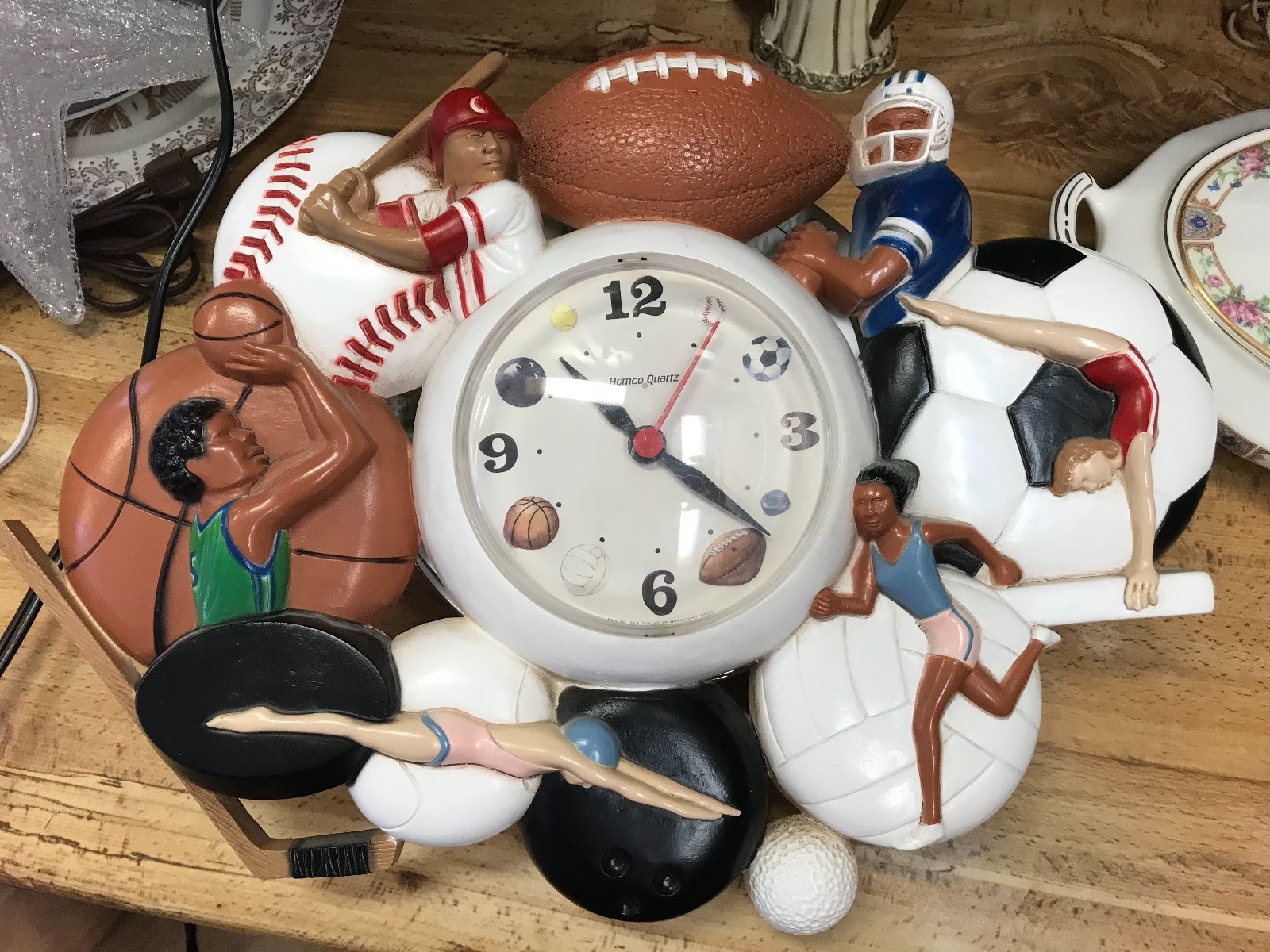 VTG Burwood 3318 Sports Plastic Wall Clock Homco Quartz WORKS! 12 x 16