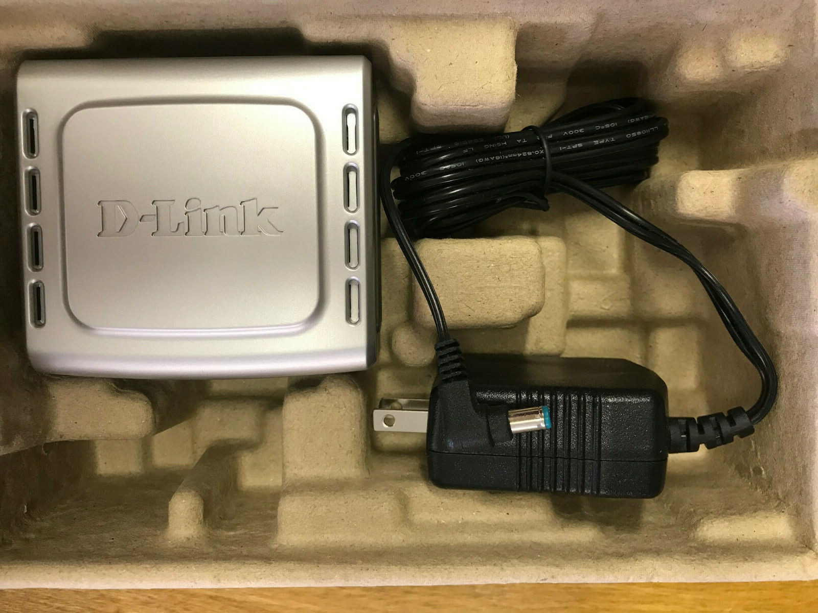 D-Link DP-301U Wired 10/100 Fast Ethernet USB Print Server w/CD,Cord, & Book