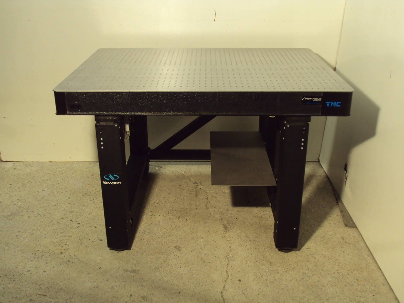 TESTED TMC NEW FOCUS OPTICAL TABLE, NEWPORT ISOLATION BENCH CASTERS & SHELF