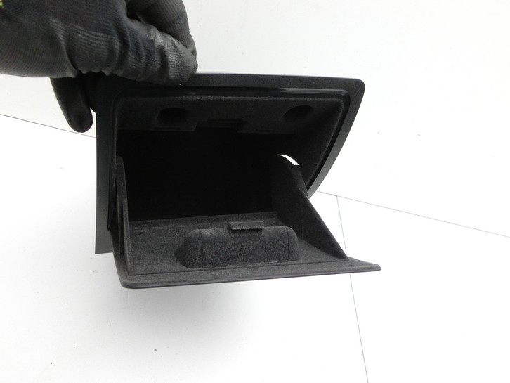 BMW E60 525i LCI 07-10 Lim Ablagefach Staufach Fach BMW E60 525i LCI 07-10 06.10.2008 5853-001-05 gebraucht Vorschau 3