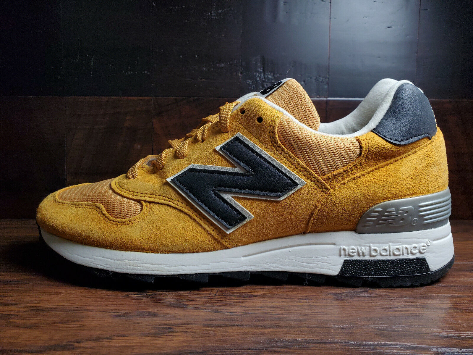 New Balance M1400CL USA 1400 (Mustard) Connoisseur Guitar New Balance M1400CL USA 1400 (Mustard) Connoisseur Guitar