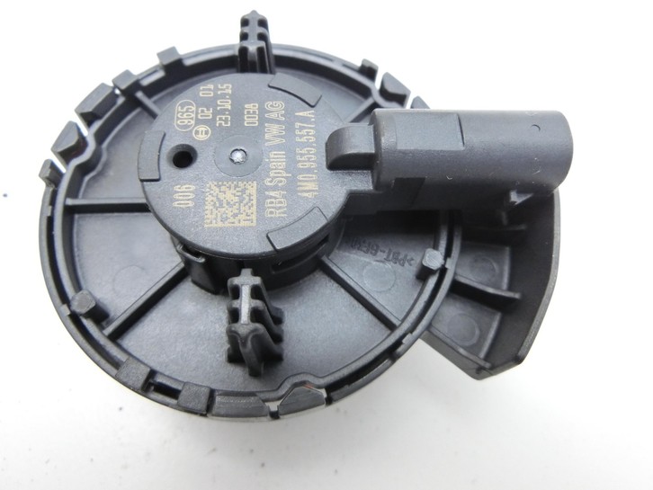 Audi Q7 4M 15-19 Sensor für Airbag Crashsensor Airbagsensor Links Vorne Audi Q7 4M 15-19 19.01.2016 4M0955557A gebraucht Bild 4