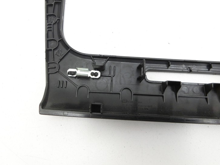 VW Golf VI 5K 08-12 Blende Einbaurahmen für Klimabedienteil VW Golf VI 5K 08-12 26.01.2012 5K0858069P 5K0858069... Vorschau 4