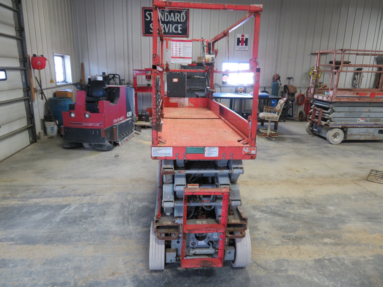 2007 SKYJACK 3226 PLATFORM  SCISSOR LIFT VERTICAL MANLIFT AERIAL LIFT JLG Iowa