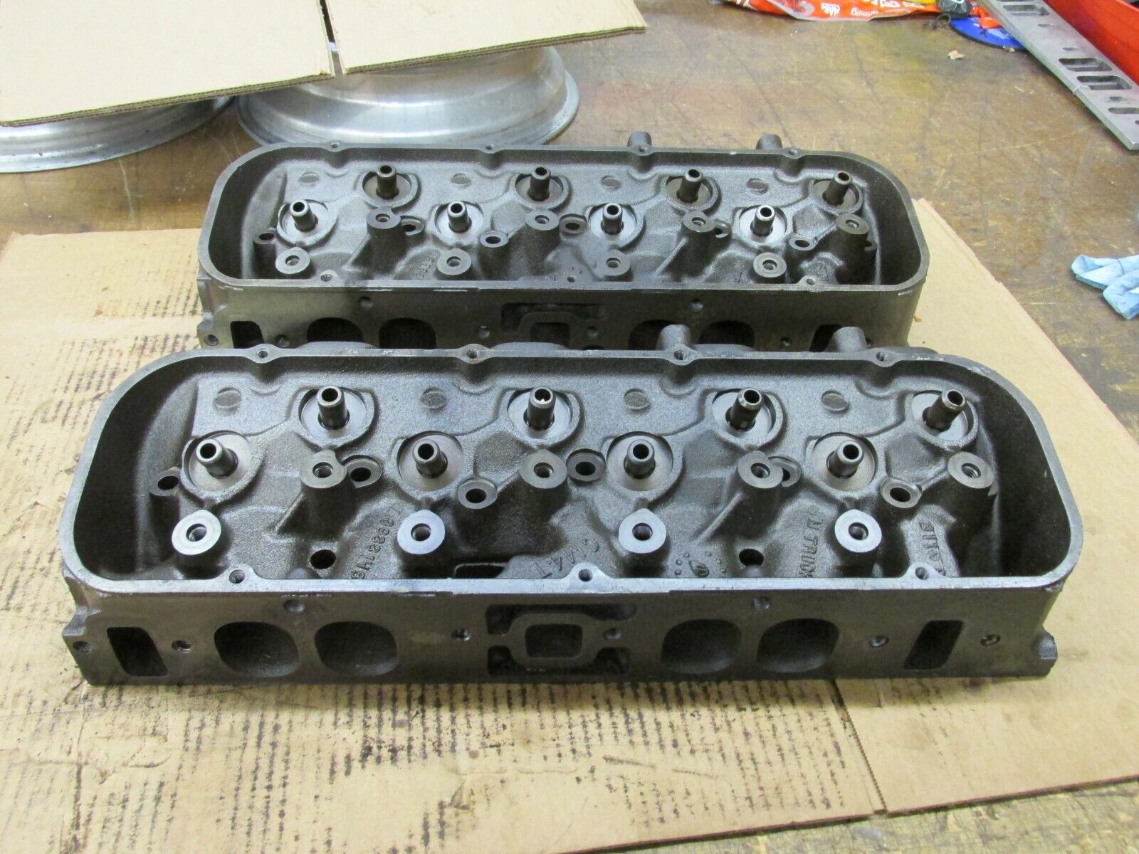 1969 BBC Big Block Chevy 396 Oval Port Heads 3933148 148 B 1969 BBC Big Block Chevy 396 Oval Port Heads 3933148 148 B