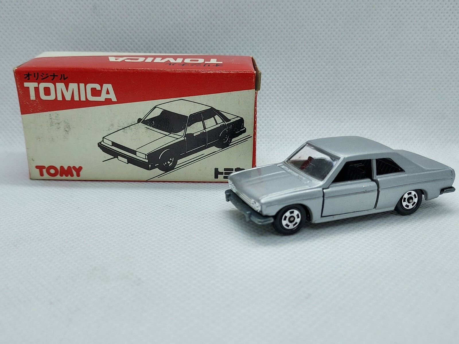 トミカ　NISSAN NEW BLUEBIRD SSS NO.1 Tomica no 1-1-1 Nissan New Bluebird SSS Coupe