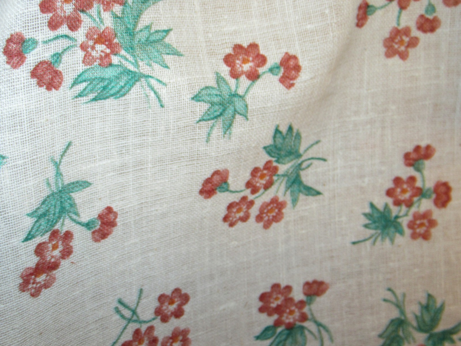 Vintage Fabric - Linen-Like Red Flowers - 45