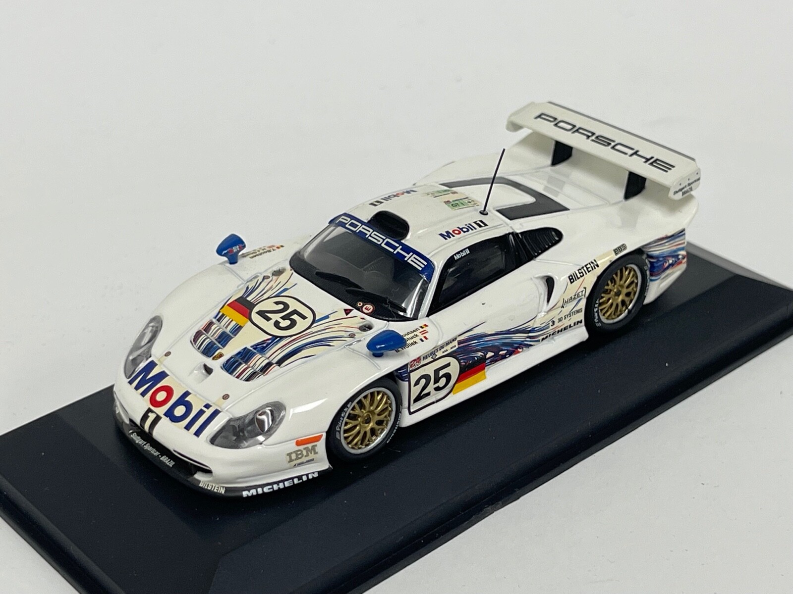 1/43 Minichamps Porsche 911 GT1 1996 24 Hours of LeMans car