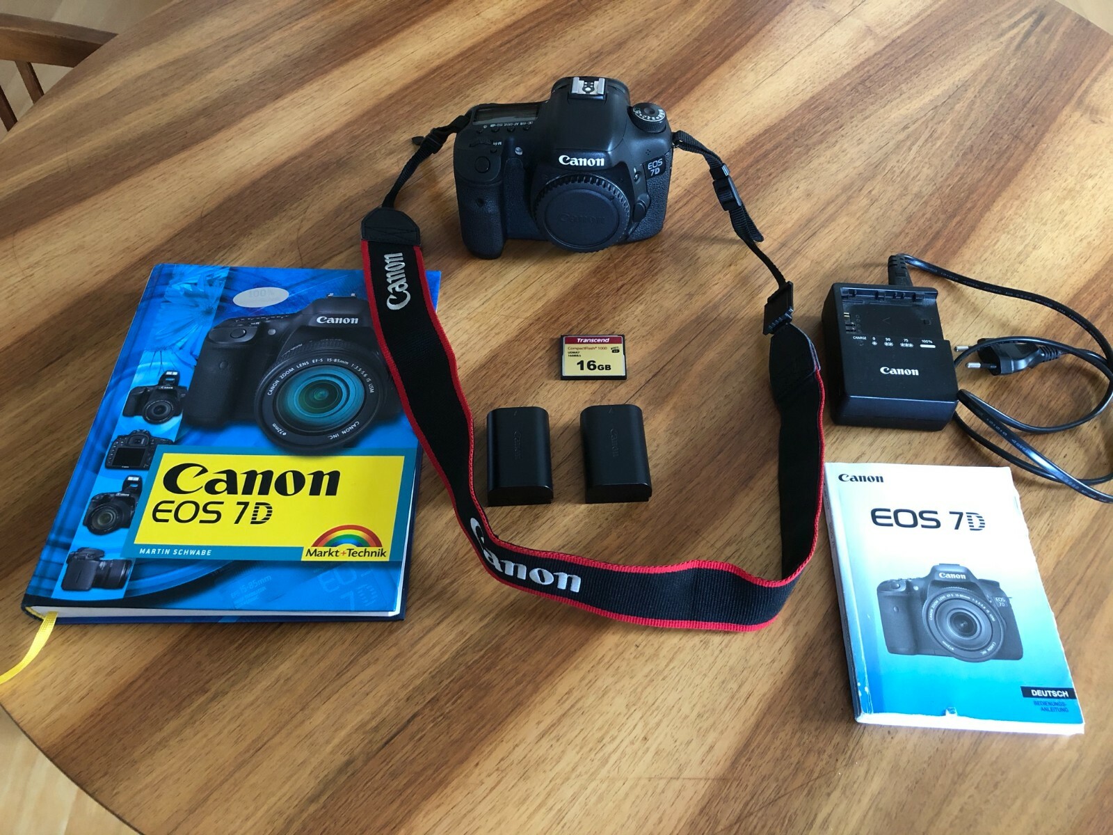 Canon EOS 7D Gehäuse Body, 27400 Auslösungen, mit Zubehörpaket