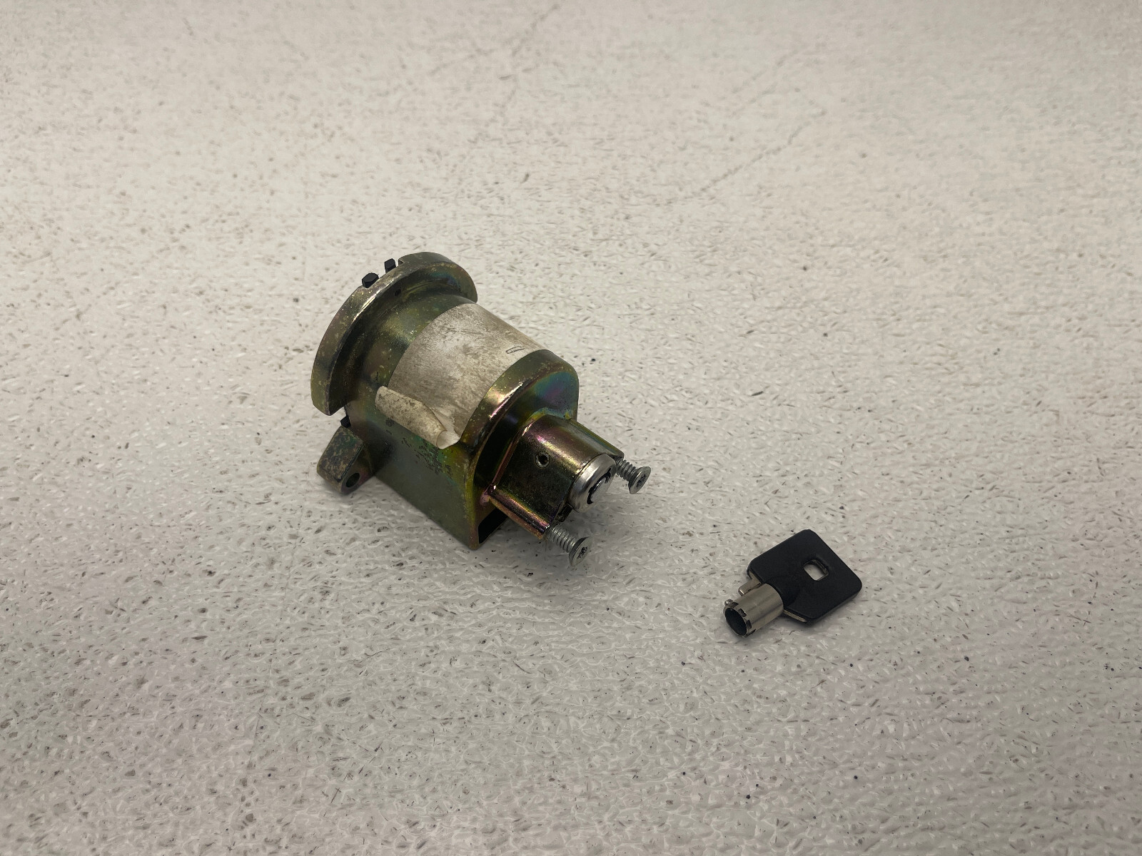 バイヤー 06-13 HARLEY TOURING CVO ROAD GLIDE IGNITION SWITCH KNOB