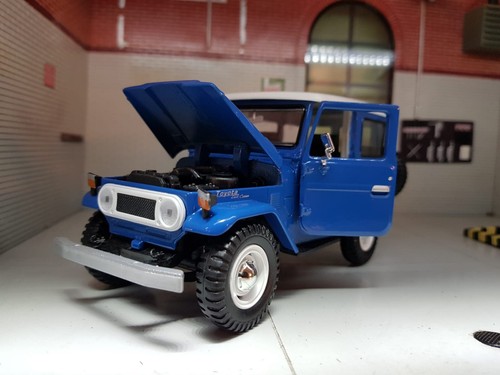Toyota Land Cruiser FJ40 Blue Motormax Detailed Model