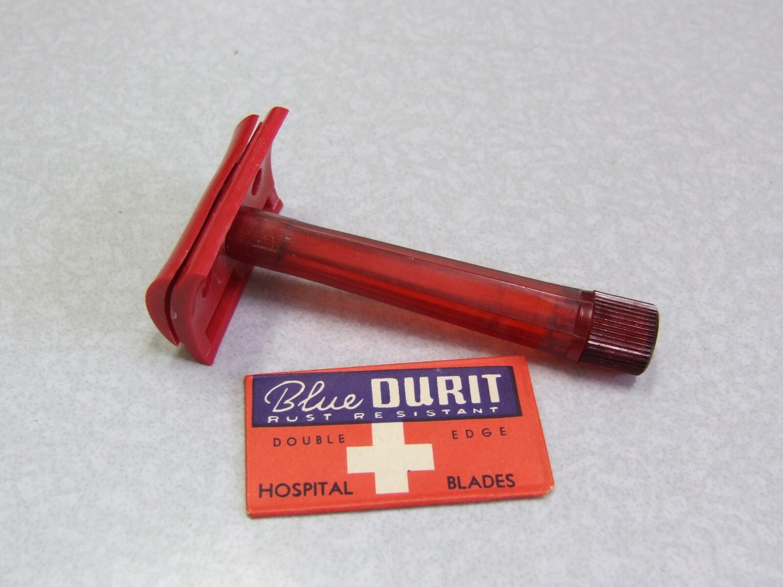 Vintage PLASTICS BY DILLON BECK 1940'S WW II RED CROSS MILITARY Safety Razor