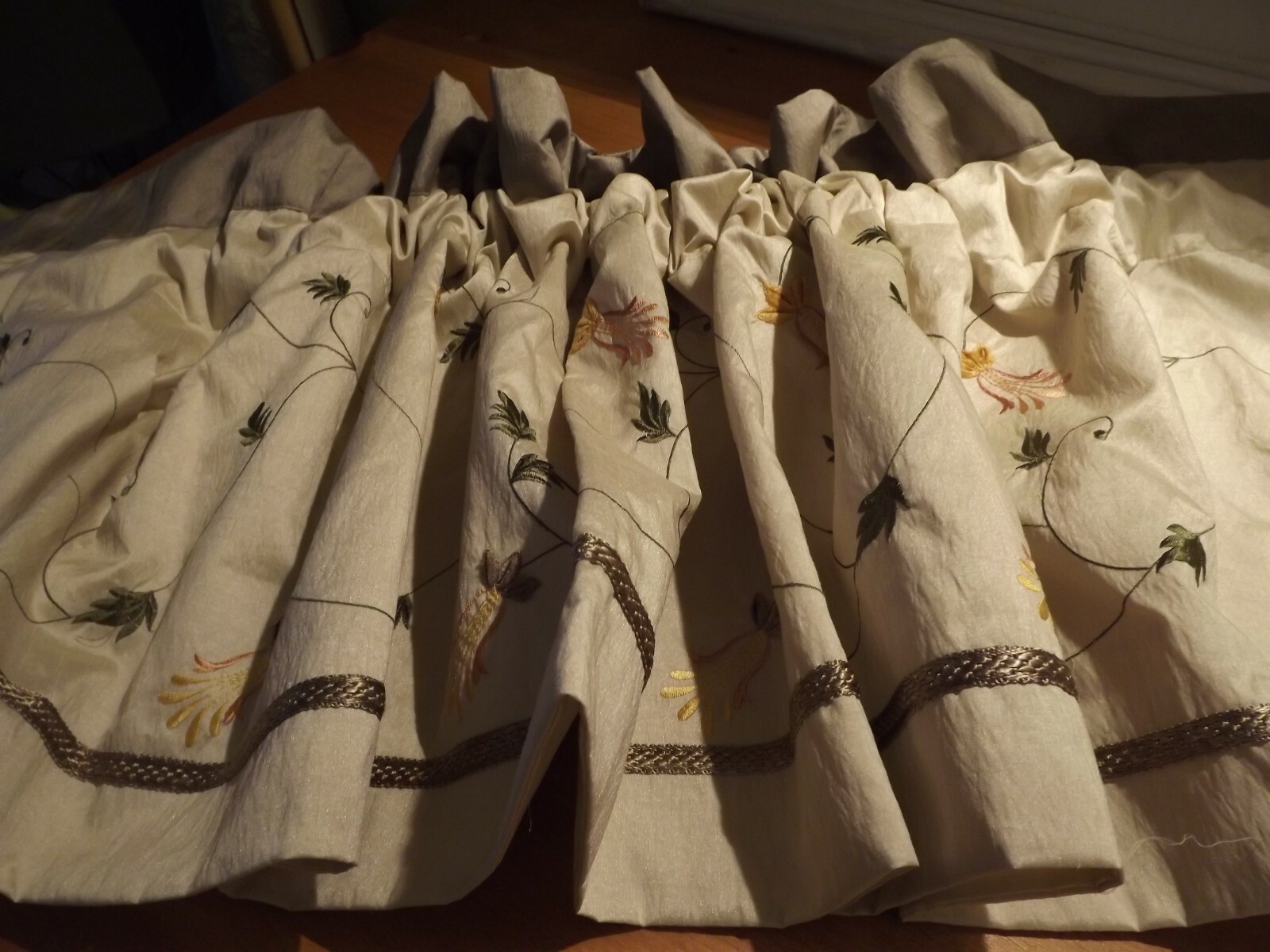 JC PENNEY lined VALANCE FLORAL EMBROIDERY 82Wx19.5