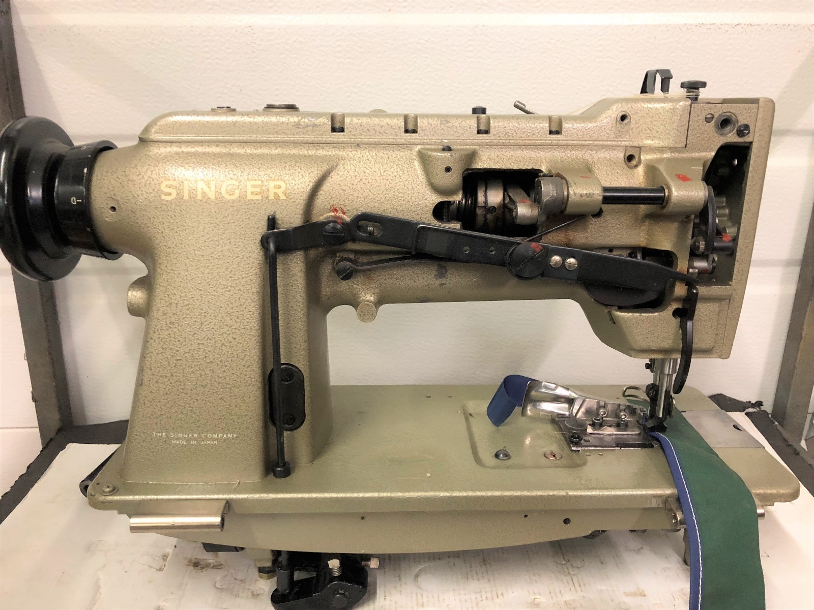 SINGER 211U166A WALKING FOOT VERTICAL BOB REV BINDING+ INDUSTRIAL SEWING MACHINE