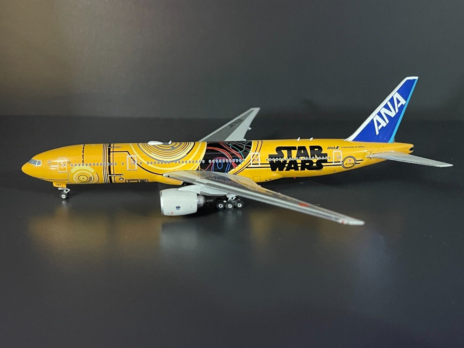 ANA Boeing 777-200ER 'STAR WARS C-3PO' (JA343A) - Phoenix 1 ANA Boeing 777-200ER 'STAR WARS C-3PO' (JA343A) - Phoenix 1