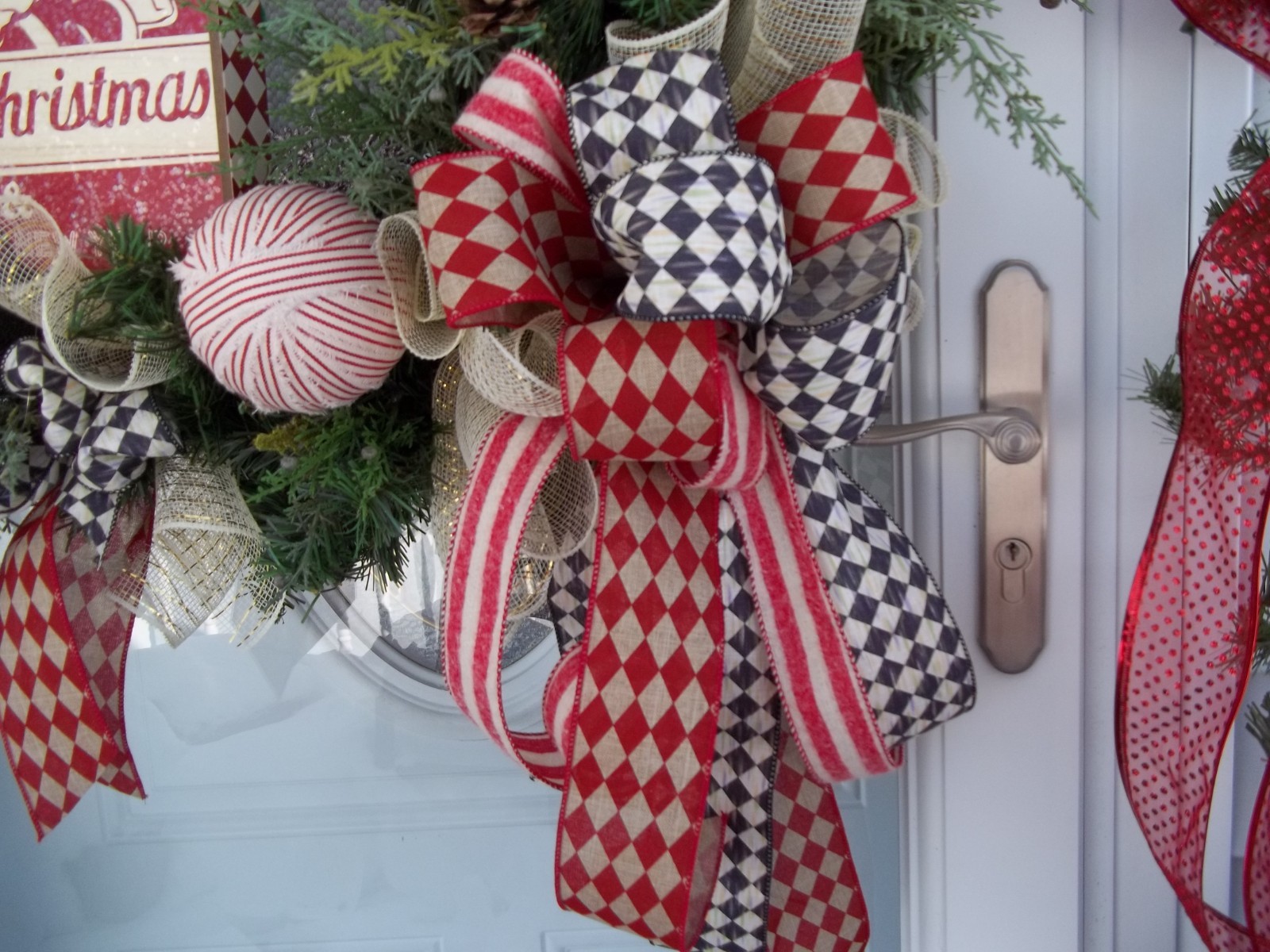 XL ~ MERRY CHRISTMAS VINTAGE SANTA SIGN~MESH~DOOR WREATH~BOW~RIBBONS~BERRIES