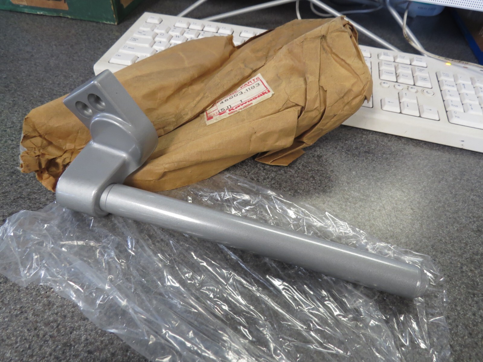 CPH ツバなし　60-03 NOS Kawasaki OEM LH Handle Bar Clip On 1985-1987 ZX600 46003