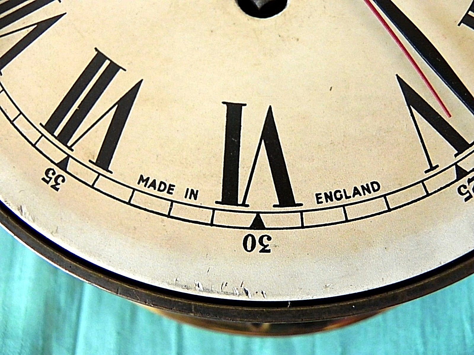 VINTAGE WORKING SMITH 8 DAY KEY WIND SHIPS CLOCK WITH LOCKING GLASS FACE