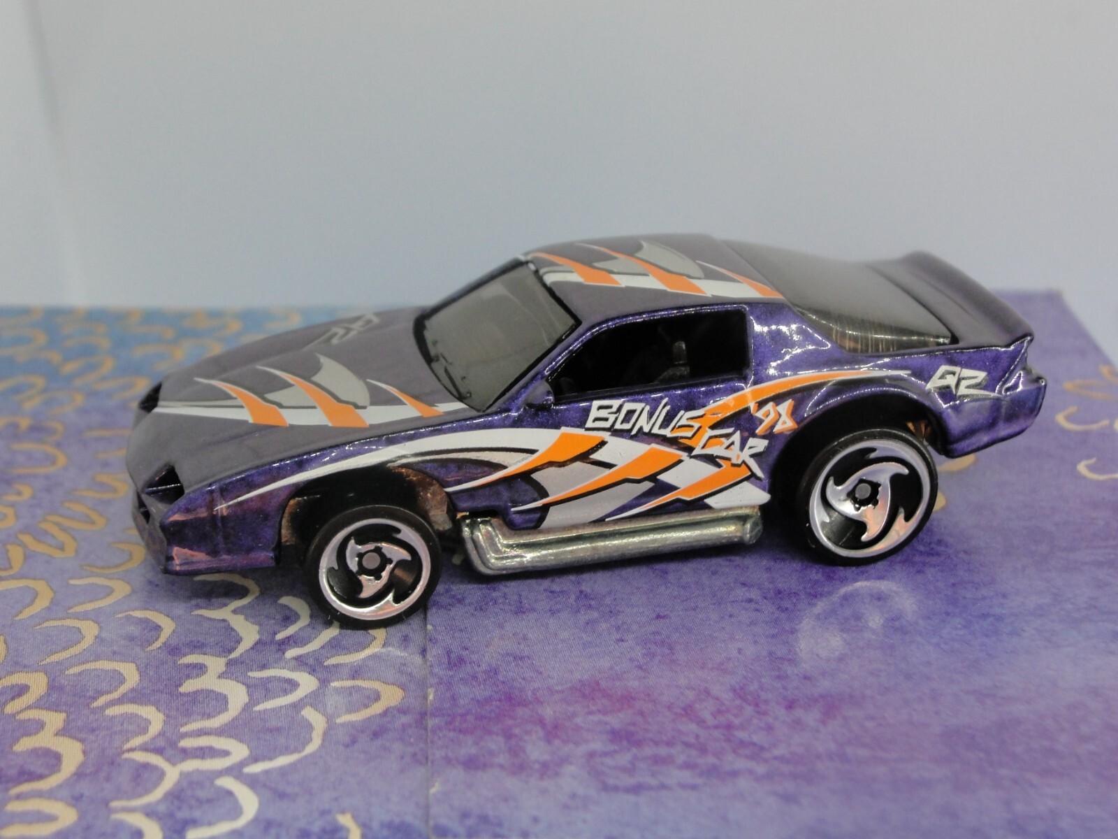 '10 CAMARO SS ミニカー 紫 1967 Chevrolet Camaro Z/28 Coupe Purple 1/18 Scale Maisto