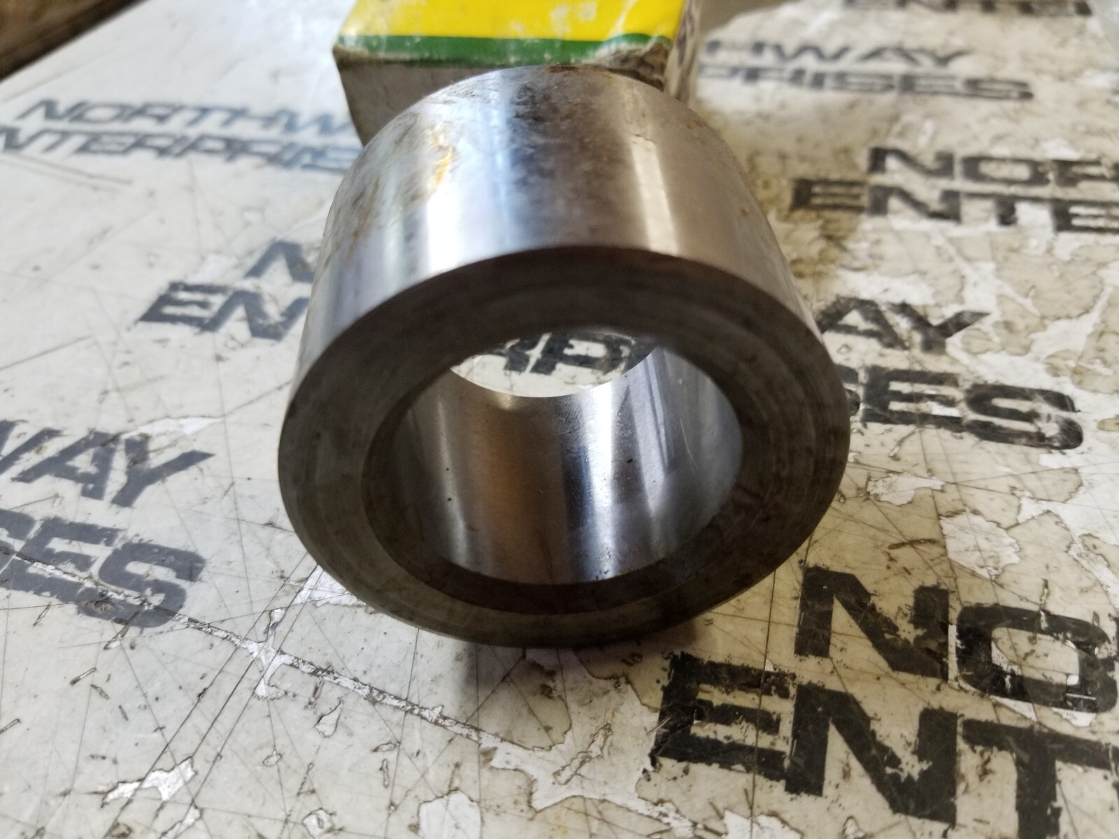 T259413 JOHN DEERE BUSHING - Picture 1 of 4
