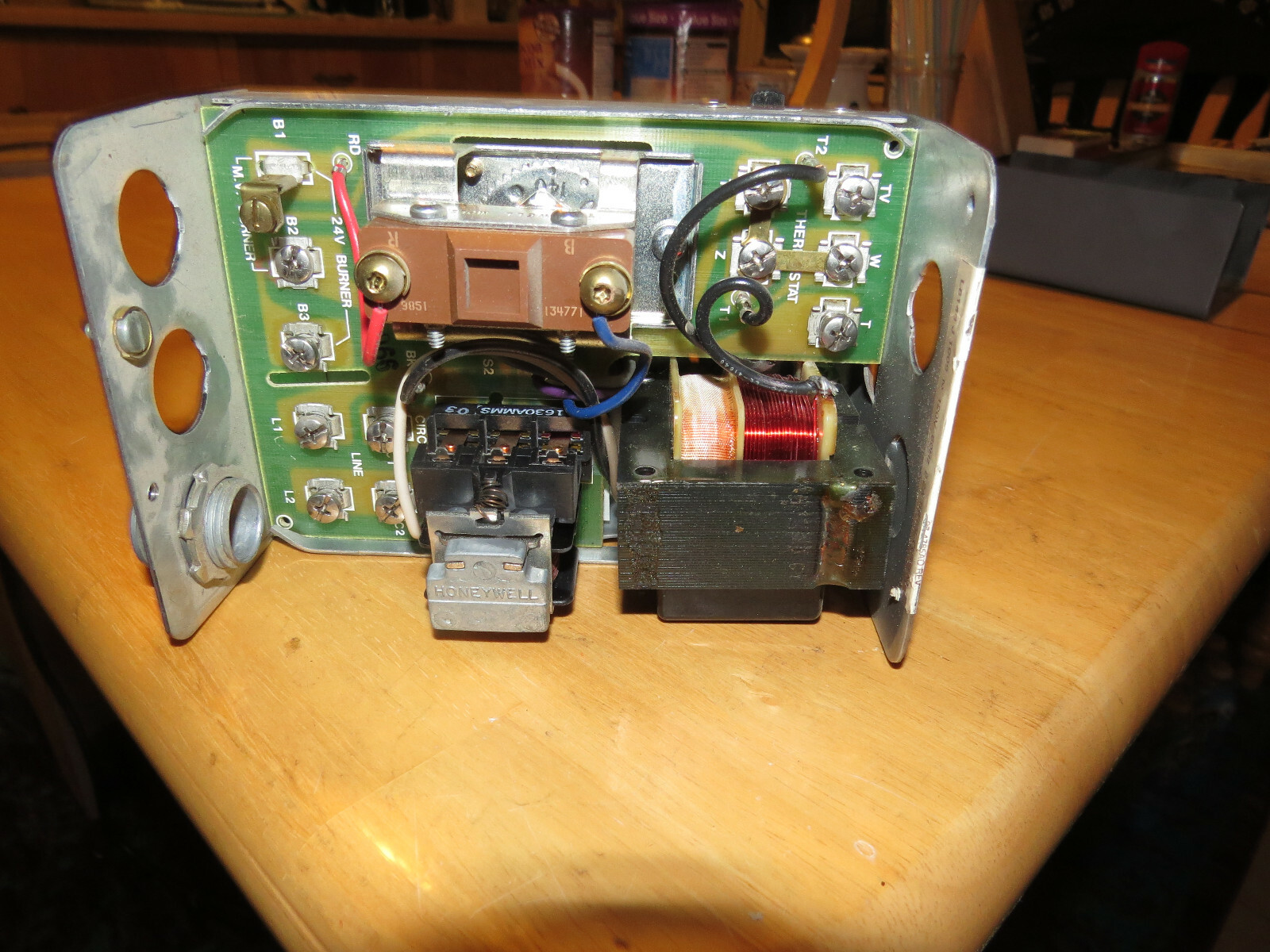 Honeywell L8148J1009 Aquastat Relay