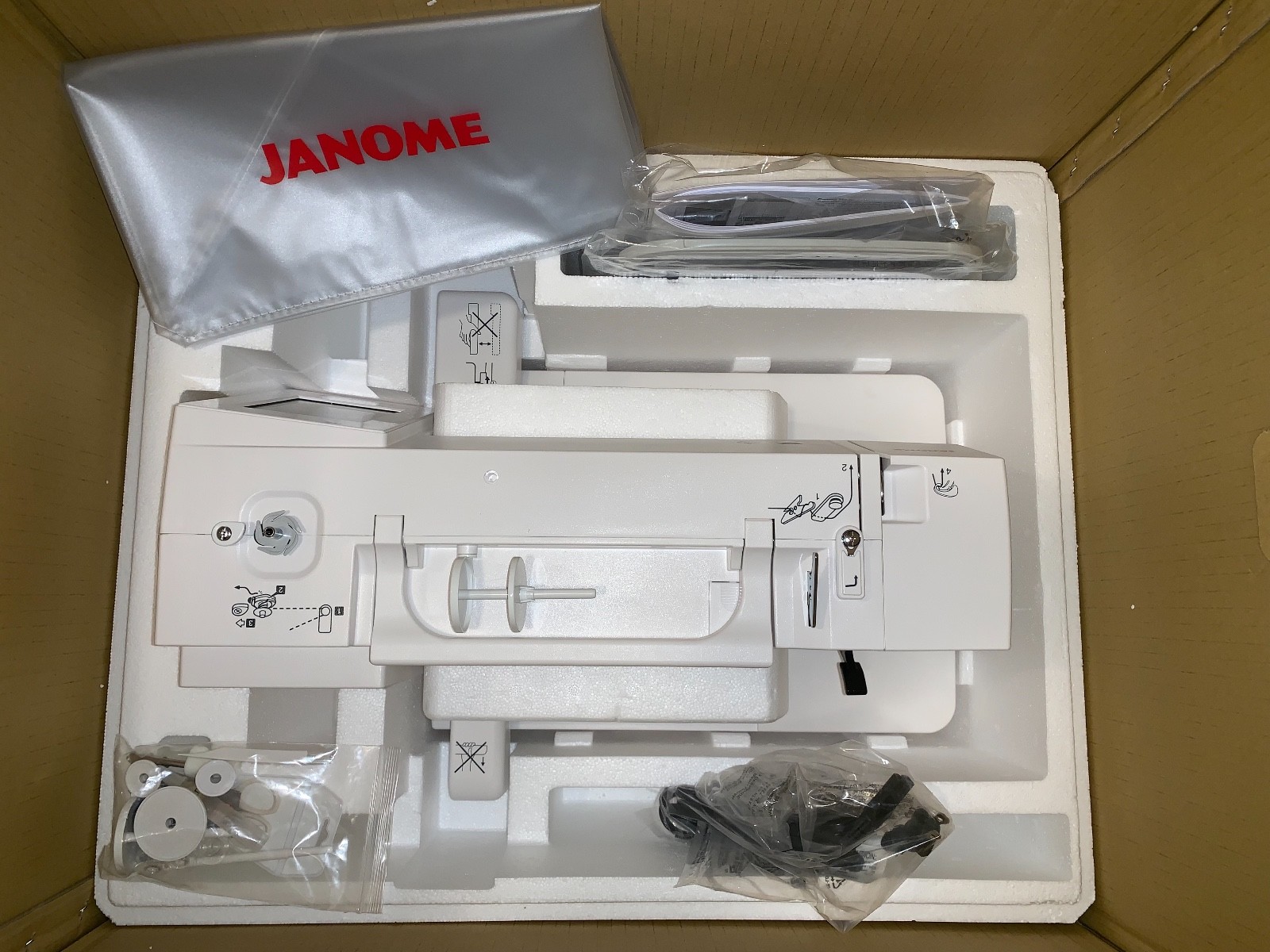 Janome Memory Craft 400E Embroidery Machine w/13 Bonus Kit