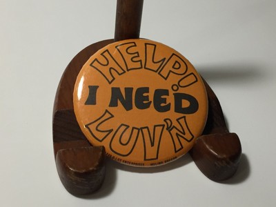 Collectible Help! I Need Luv'n Pinback Pin Button 2-1/4'' 