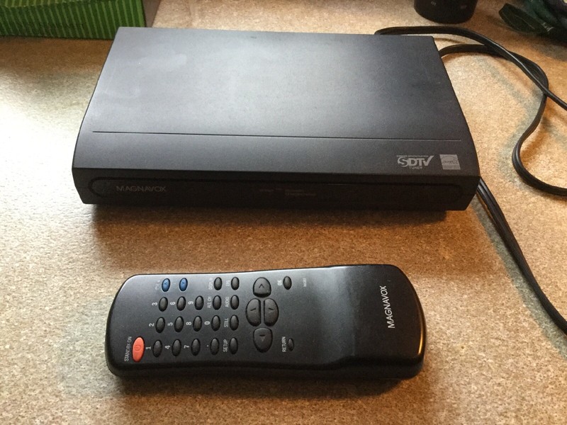 Magnavox Digital to Analog TV Converter TB100MW9 With Remote NEW IN