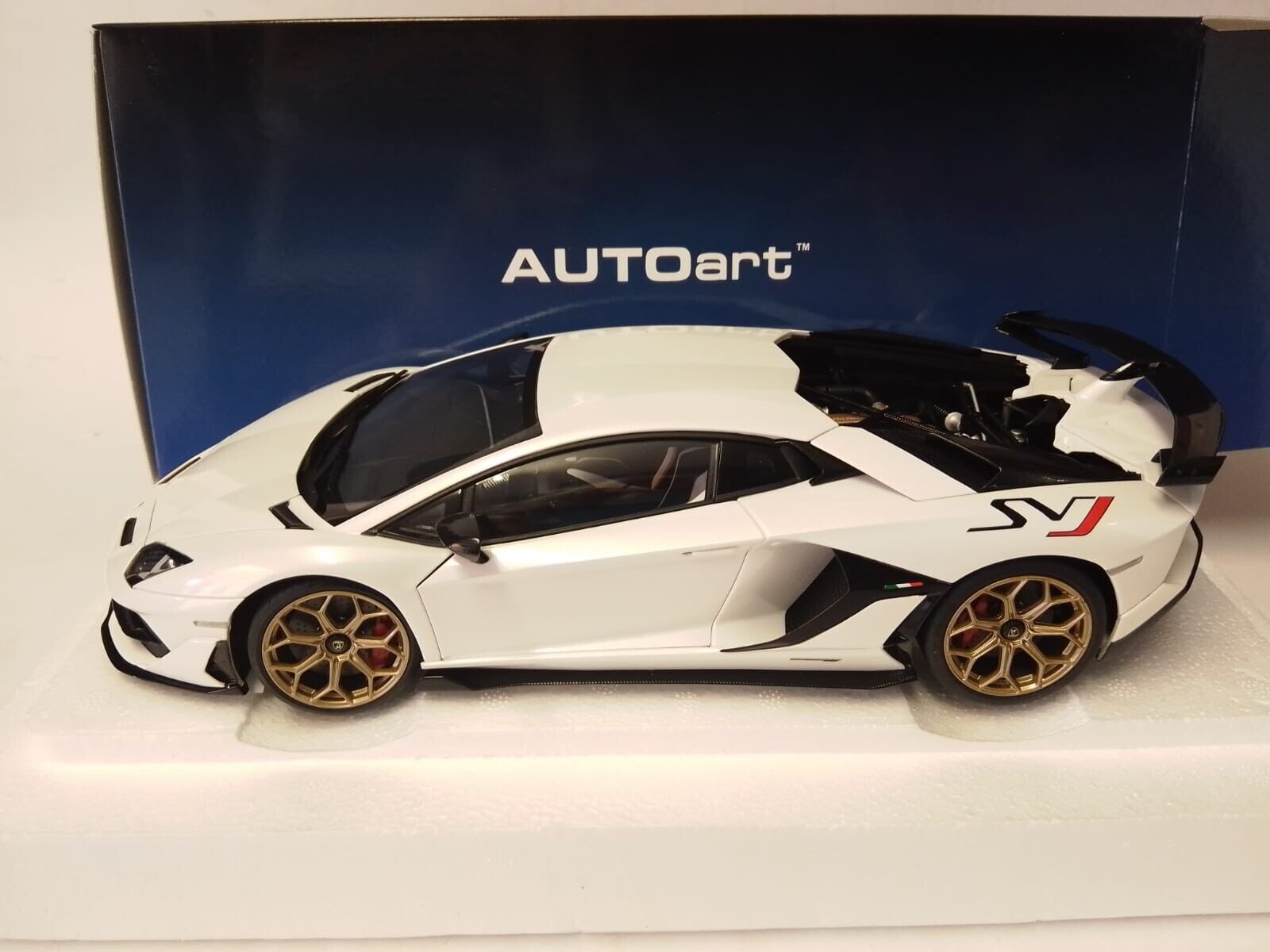 Autoart Lamborghini Aventador SVJ bianco asopo pearl white 1 Autoart Lamborghini Aventador SVJ bianco asopo pearl white 1