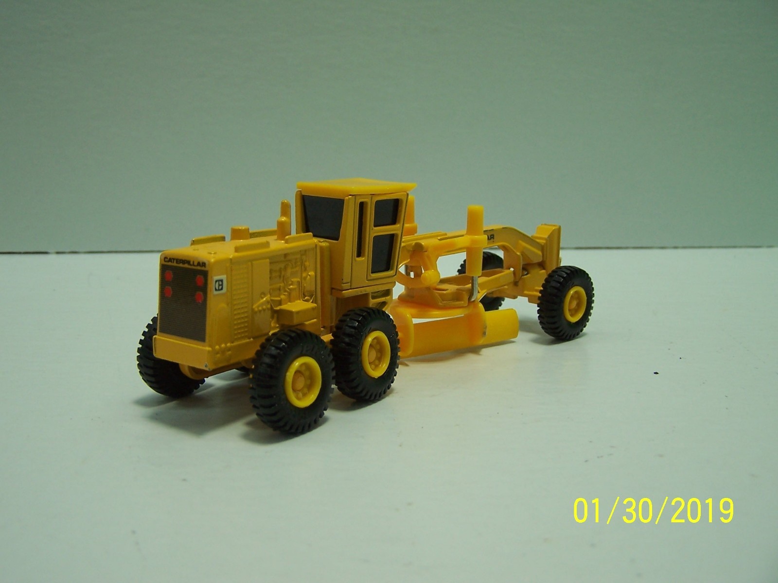 Ertl 1/50th Scale Caterpillar Road Grader !!!!