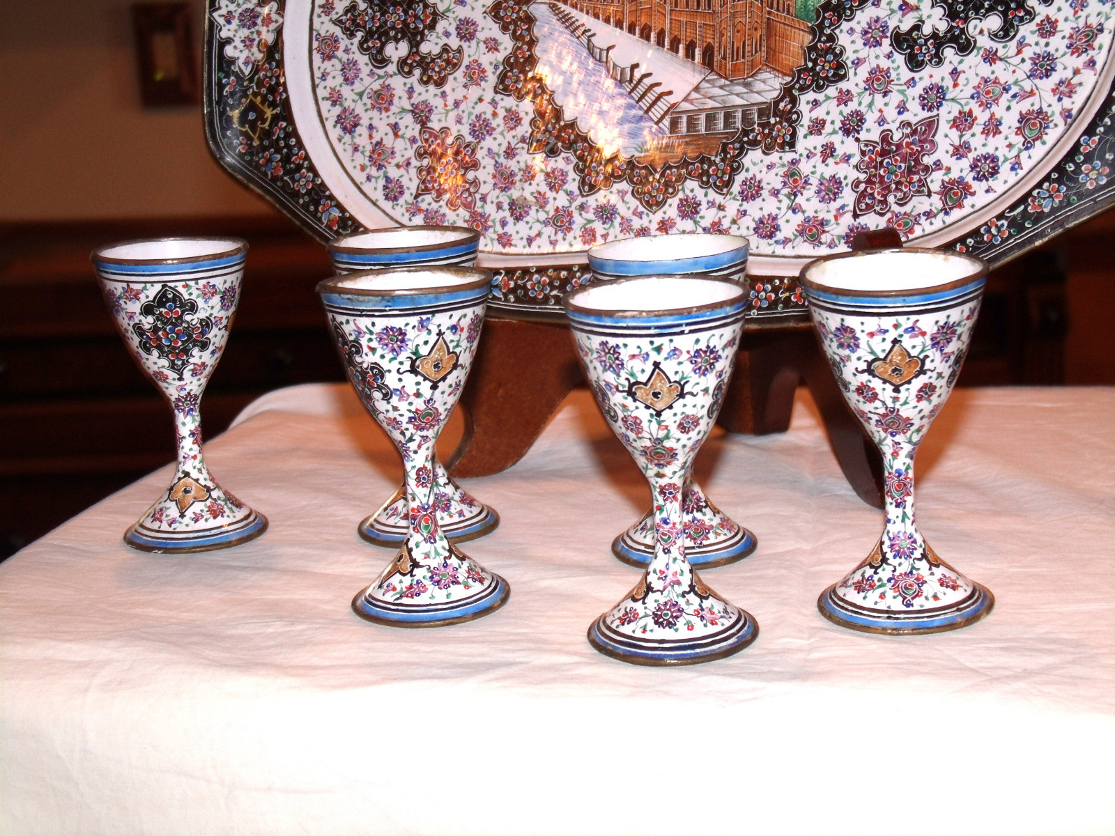 ANTIQUE HAND DECORATED ENAMEL MIDDLE EASTERN PERSIAN TRAY W/ CUPS ISFAHAN DAM