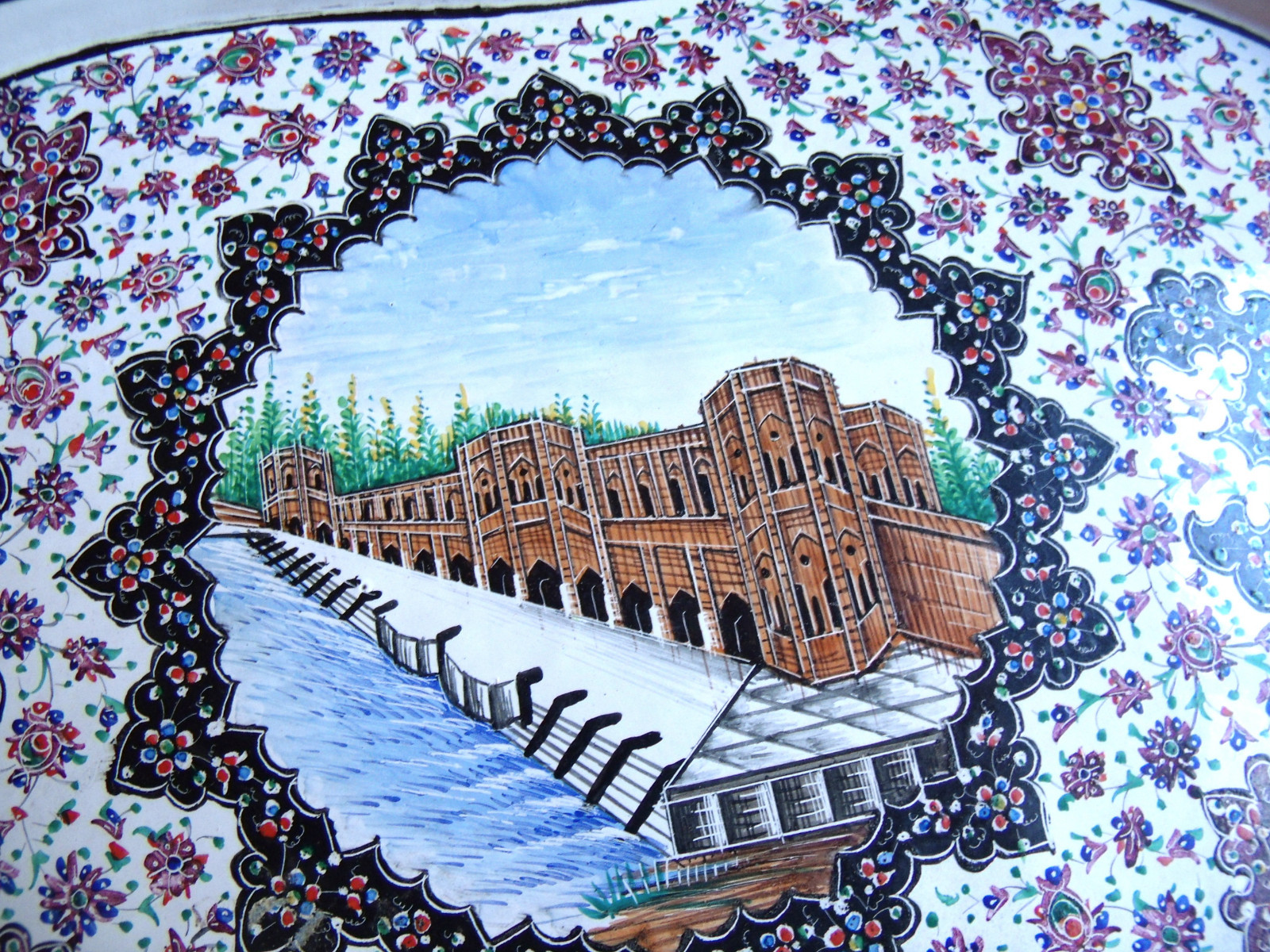 ANTIQUE HAND DECORATED ENAMEL MIDDLE EASTERN PERSIAN TRAY W/ CUPS ISFAHAN DAM