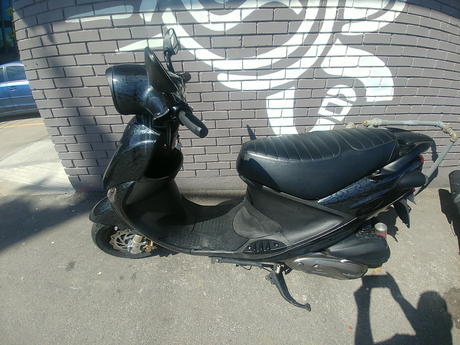 COMES W/ WARRANTY!!! PRICE DROP!! 2013 Genuine Buddy 125cc Scooter