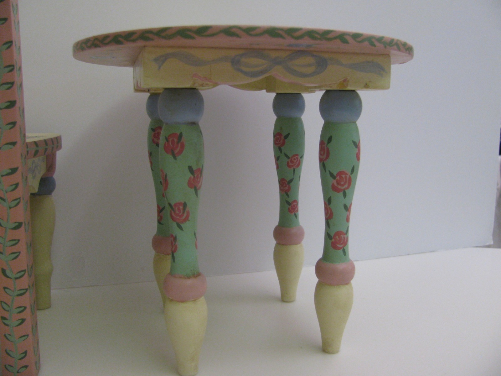Vintage Painted  Dolls Furniture / Table & Chairs
