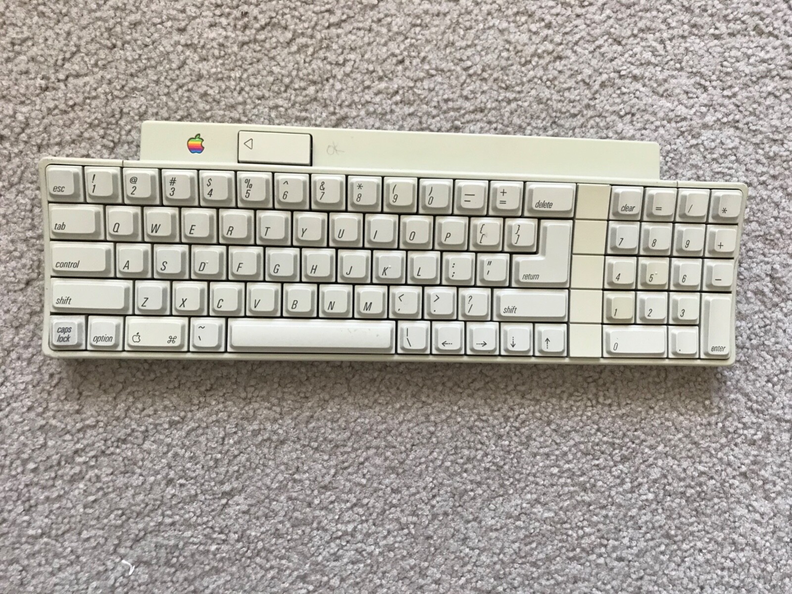 Apple Desktop Bus Keyboard for Apple IIgs A9M0330 tested all keys work
