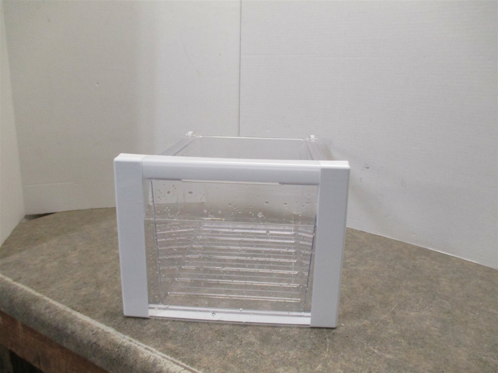 KENMORE FRIG FREEZER DRAWER (SCRATCHES) 16 1/4 KENMORE FRIG FREEZER DRAWER (SCRATCHES) 16 1/4