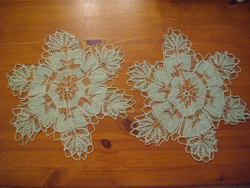 Zwei Deckchen, HÃ¤Keldeckchen Vintage Rund Handarbeit 